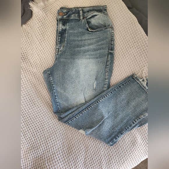 Maurices women's destruction jean - Picture 2 of 5